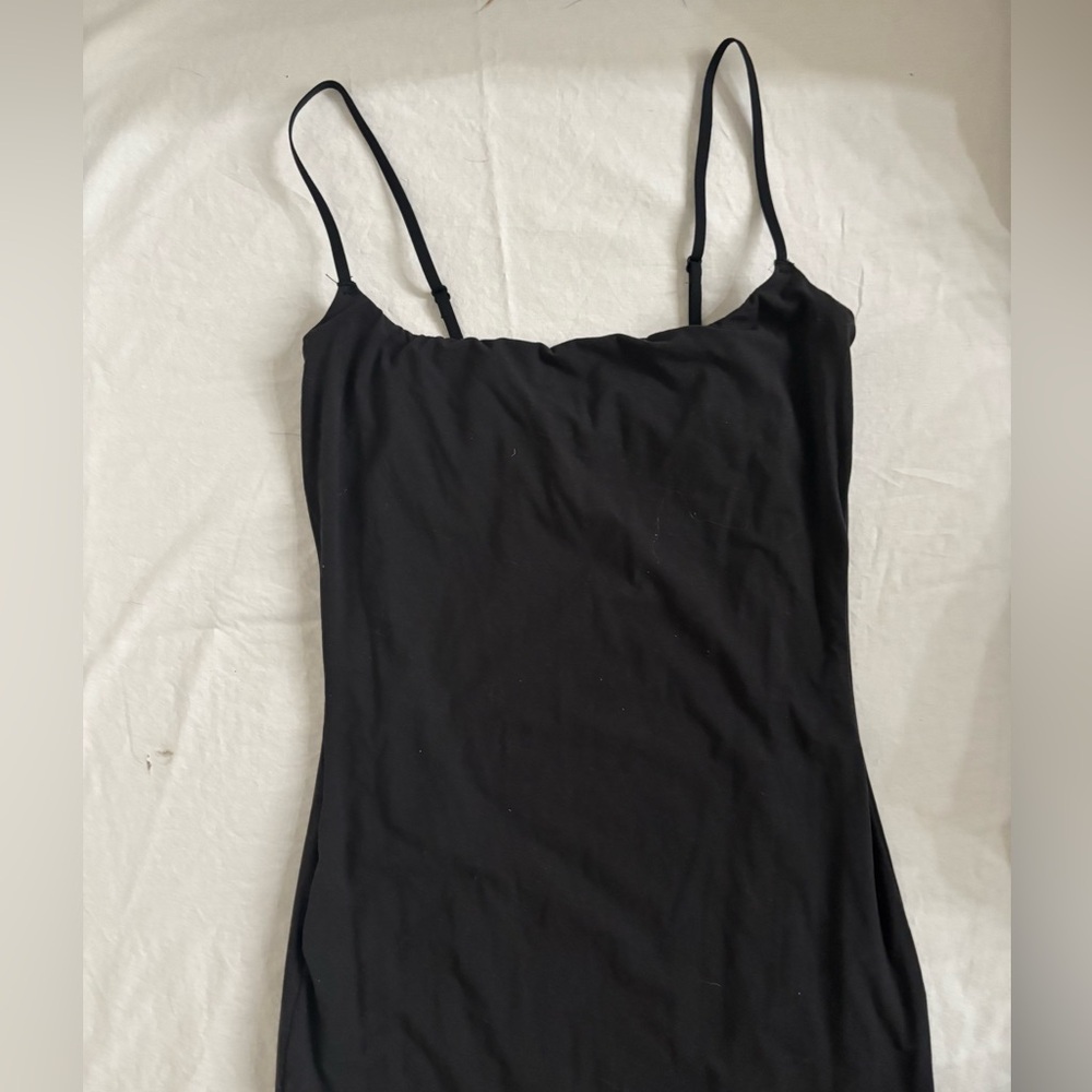 Skims fits everybody long slip dress🖤
Color: black 
Size: small